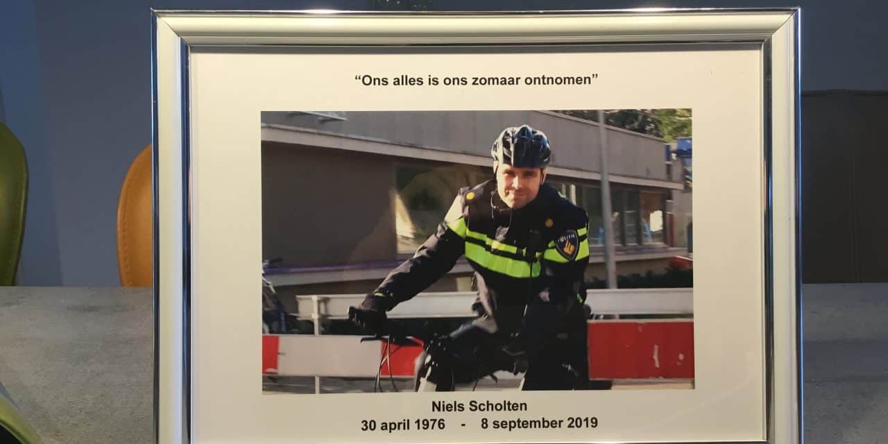 Helmerhoek heeft een condoleanceregister geopend voor wijkagent Niels Scholten.
